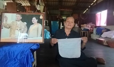 ป้ายชาวอุทัยธานีวัย 71 ปีน้อมรำลึกพระมหาธิคุณสมเด็จพระพันปีหลวง