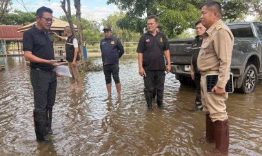 รองผู้ว่าฯพิจิตร ลุยสั่งเร่งช่วยฟื้นฟูโรงเรียนที่เคยถูกน้ำท่วมให้พร้อมรับเปิดเทอม