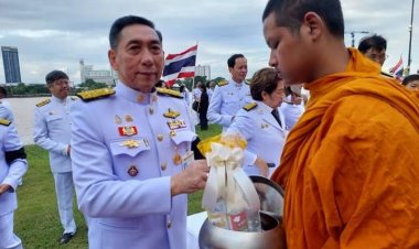 "ผศ.วราวุธ" ร่วมพิธีทำบุญตักบาตร เพื่ออุทิศถวายพระราชกุศลแด่สมเด็จพระพันปีหลวง