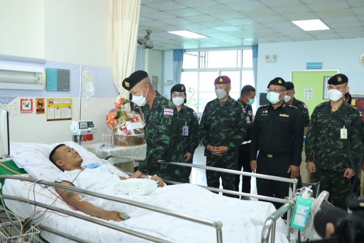 รอง มทภ.4 / รอง ผอ.รมน.ภาค 4 สน. รุดเยี่ยม ส.อ.บุริศวร์ หลังได้รับบาดเจ็บ จากเหตุปล้นทองสุไหงโก-ลก