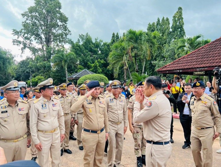 ผู้ว่าฯ ศรีสะเกษ ร่วมต้อนรับนายกรัฐมนตรี ลงพื้นที่สุรินทร์ ติดตามสถานการณ์ชายแดน