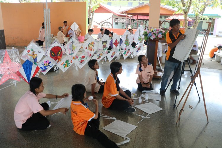 สอนเด็ก “เรียนรู้การทำว่าวไทย”สืบสานภูมิปัญญาไทย ส่งเสริมศิลปวัฒนธรรม