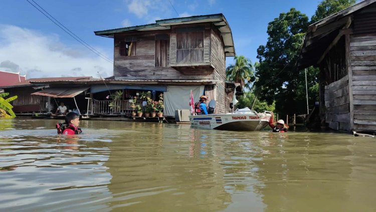 ชาวพิจิตรระทมฝนถล่มแม่น้ำยมเอ่อล้นตลิ่งท่วมซ้ำ10หมู่บ้าน ตำบลบางลายจมบาดาลนานเกือบ2เดือน