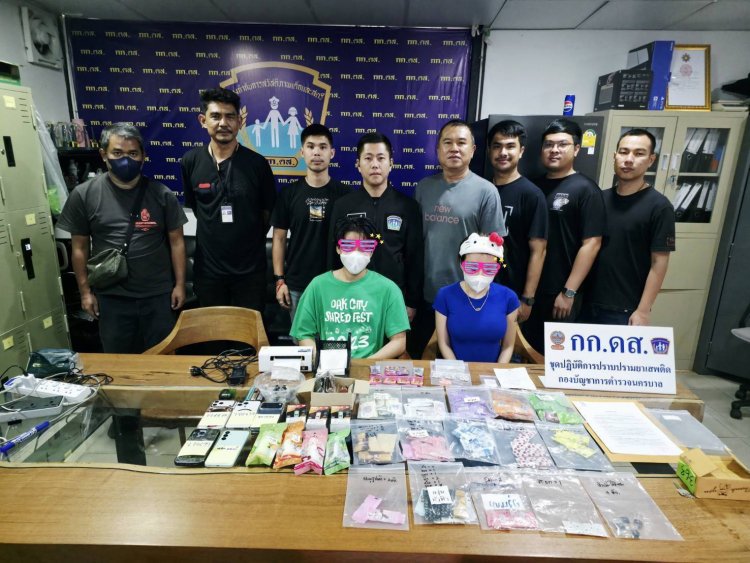 ดส.บุกรวบ "ดาวติ๊กต็อก" พร้อมแฟนหนุ่ม ลอบขาย ยาเสพติดยึดของกลางเพียบ