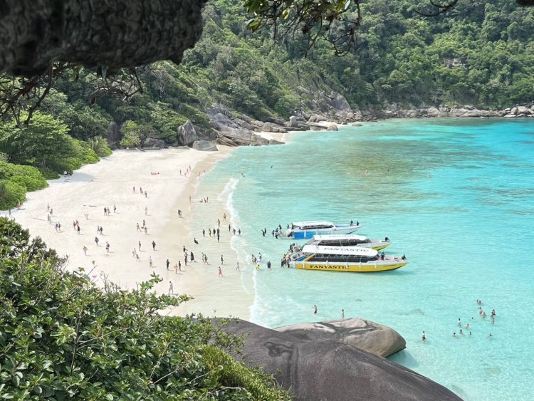 เปิดฤดูกาลท่องเที่ยววันแรก “สิมิลัน” สร้างรายได้ทะลุล้านบาท