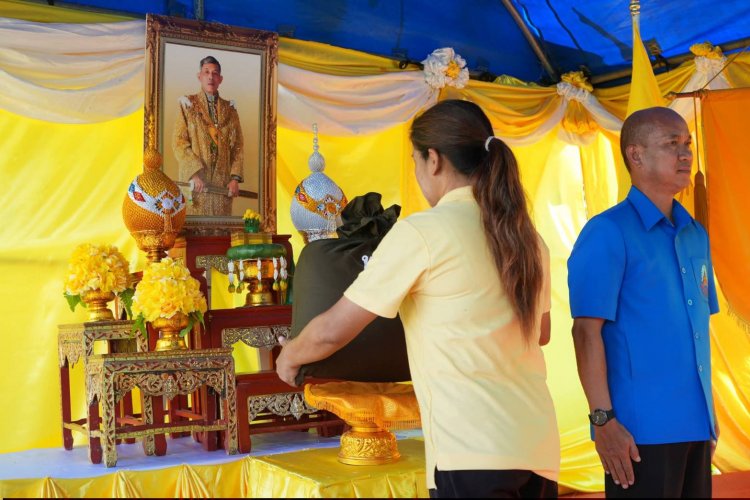 มูลนิธิราชประชานุเคราะห์มอบเงินและสิ่งของพระราชทานแก่ครอบครัวผู้ถูกฟ้าผ่าเสียชีวิตที่อำเภอโนนคูณ