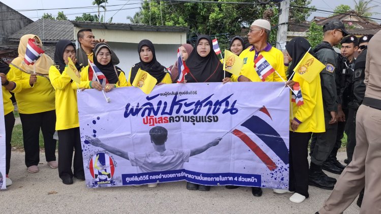 ชาวนราธิวาสพร้อมใจต่อต้านความรุนแรงคนร้ายลอบบึ้มหน้าร้านน้ำชาชุมชนยี่งอ