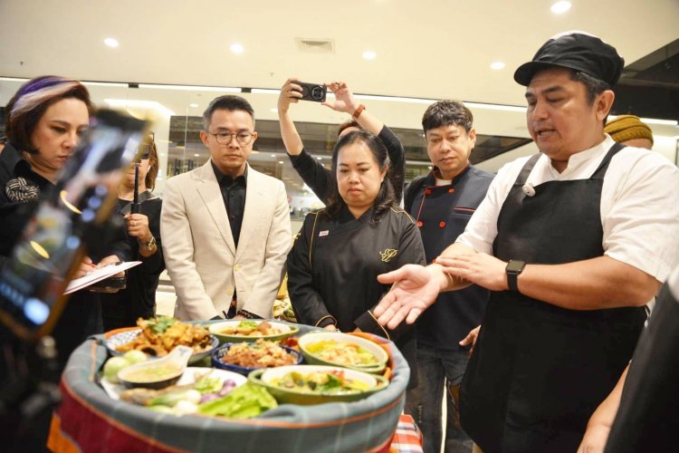 ร้านอุทยานข้าวแกงคว้าแชมป์สุดยอดร้านข้าวแกงแห่งประเทศไทยจัดโดยททท.และสมาคมภัตตาคารไทย