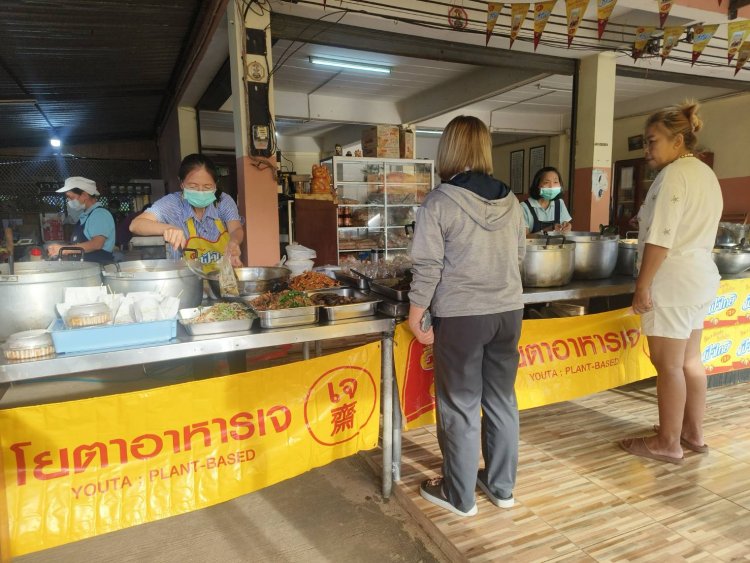 กินเจปราจีนบุรีคึกคักสวนทางร้านขายผักเงียบเหงาผู้คนใช้จ่ายประหยัดรัดเข็มขัดยุคศก.ตกต่ำ