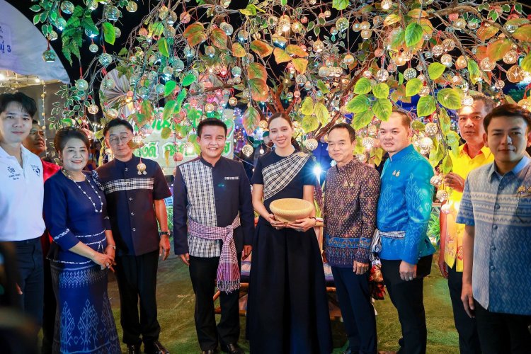 หนึ่งเดียวในโลก "เทศกาลจุดไฟตูมกา"สืบสานวัฒนธรรมอีสานอันซีนไทยสู่สากล