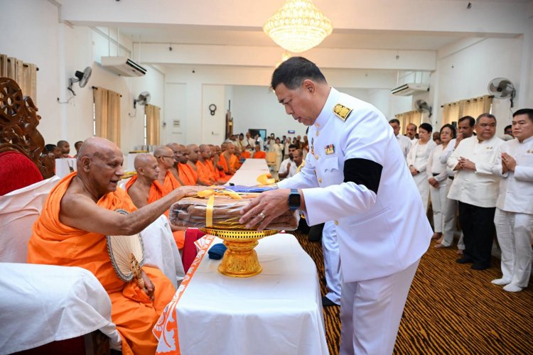 ที่ปรึกษารมว.กระทรวงต่างประเทศเชิญผ้าพระกฐินพระราชทานปทอดถวายณ วัดมัลวัตตุมหาวิหาร ศรีลังกา