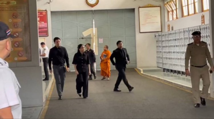 "แพทองธาร-ปิฎก" สวมชุดดำไว้ทุกข์ เข้าเยี่ยม "ทักษิณ"
