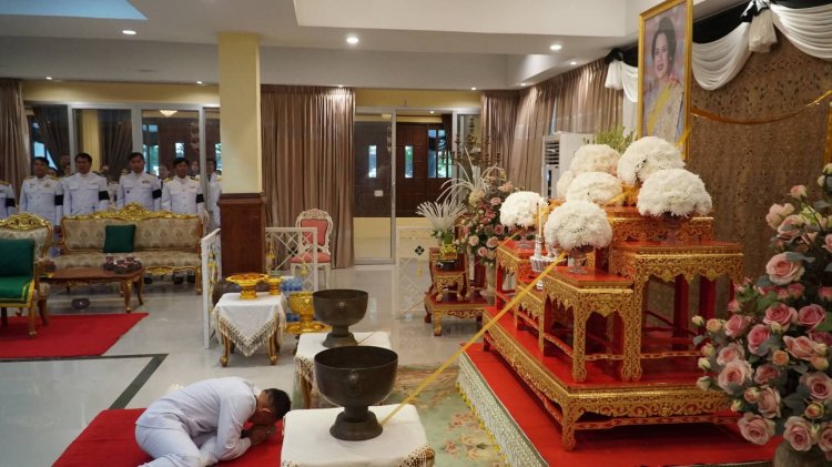 เหล่าพสกนิกรปราจีนบุรีร่วมถวายน้ำสรงพระบรมศพสมเด็จพระพันปีหลวง