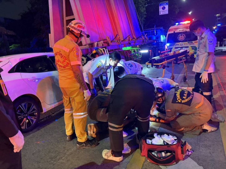 สลด!เก๋งพุ่งชนท้ายพ่วง 18 ล้อ กลางถนนประชาชื่นดับ 1 เจ็บ 3