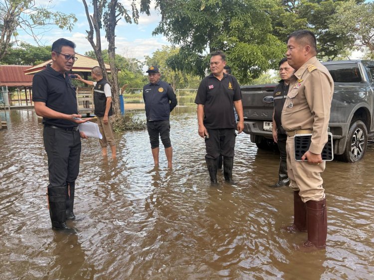 รองผู้ว่าฯพิจิตร ลุยสั่งเร่งช่วยฟื้นฟูโรงเรียนที่เคยถูกน้ำท่วมให้พร้อมรับเปิดเทอม
