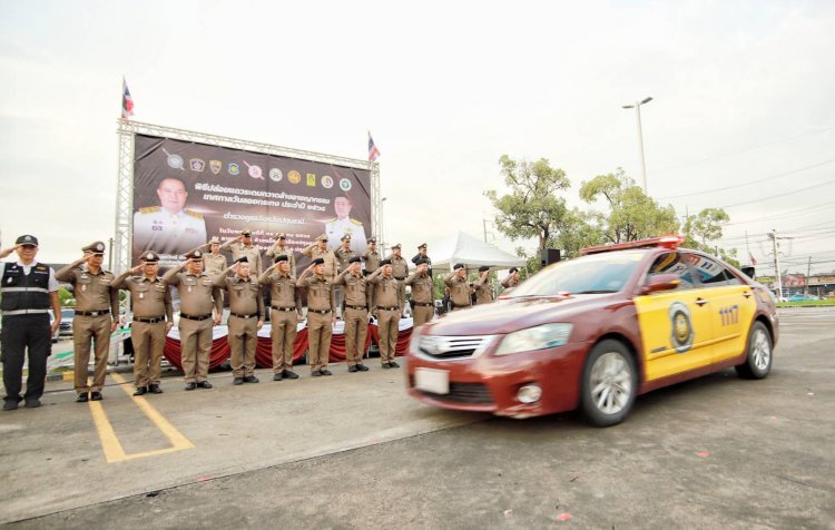 ปทุมธานี ปล่อยแถวระดมกวาดล้างอาชญากรรม เทศกาลลอยกระทง