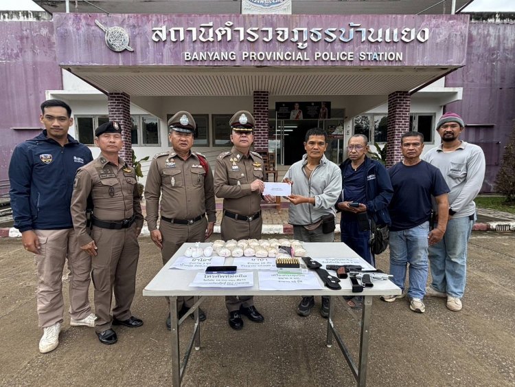 “รองโอ๋”  รองผู้บังคับการตำรวจภูธรจังหวัดพิษณุโลกแถลงผลการจับกุมยาเสพติด