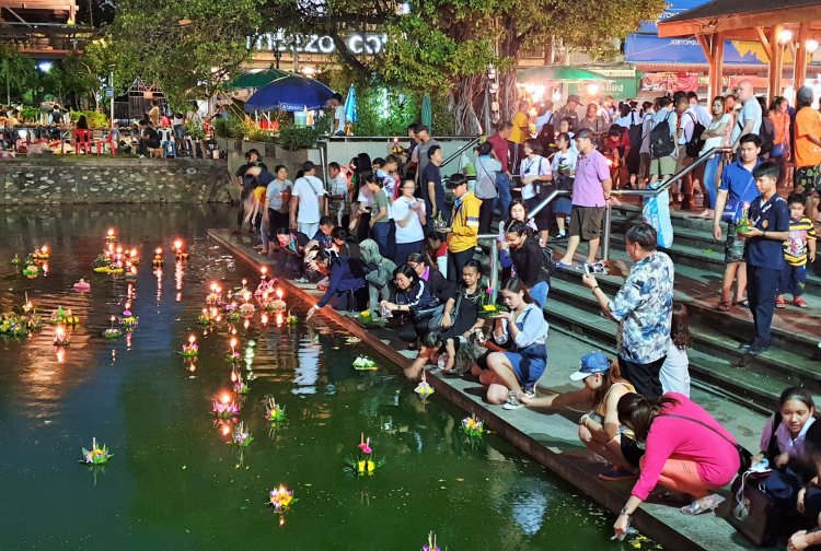 ลอยกระทงแสงเทียนแห่งโคราชน้อมรำลึกพระมหากรุณาธิคุณ"สมเด็จพระพันปีหลวง"