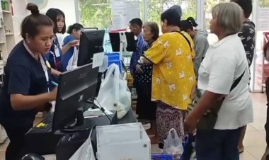 ผู้ถือบัตรสวัสดิการแห่งรัฐแห่สแกนซื้อสินค้าอุปโภคบริโภคจุนเจือครับครัว