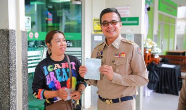 พิจิตรเศรษฐกิจคึกคักเงินเยียวยาผู้ประสบภัยน้ำท่วม116ล้านถึงมือชาวบ้านแล้ว