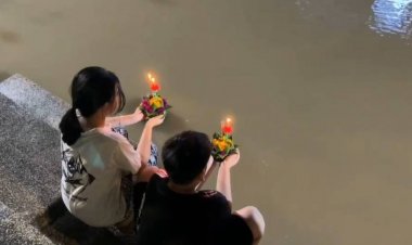 ชาวอุทัยธานีแห่ลอยกระทงอาลัยสมเด็จพระพันปีหลวง