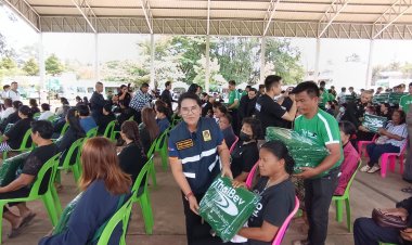 ปภ.อำนาจเจริญมอบผ้าห่มกันหนาวจากบริษัทไทยเบฟฯให้ประชนชาวอำเภอพนา