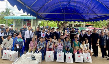 รรท.ผวจ.ตาก-ผช.รมต.-นายก.อบจ.ตาก-กาชาด ลงพื้นที่เยี่ยมให้กำลังใจผู้ประสบภัยบ้านตาก