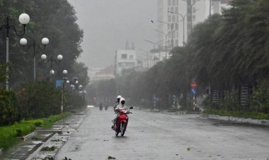 พายุไต้ฝุ่น "คัลแมกี" ถล่มเวียดนาม อพยพกว่า 5 แสนคน ปิดสนามบิน 6 แห่ง