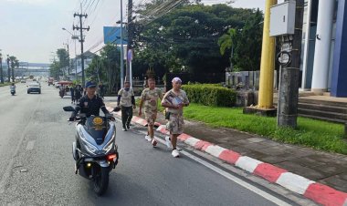 สมาชิกกองอาสารักษาดินแดนจังหวัดภูเก็ต เดินเท้าถวายบังคมพระบรมศพ “แม่หลวงของแผ่นดิน”