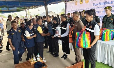ศรีสะเกษ จัดกิจกรรม Fix it - จิตอาสา มอบถุงยังชีพชาวต.เสาธงชัยที่ได้รับผลกระทบจากชายแดนไทย-เขมร