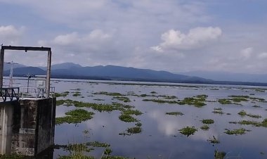 จนท.แจ้งเตือนปชช.อย่าตื่นตระหนกอ่างเก็บน้ำทับเสลาอุทัยธานียังแกร่ง