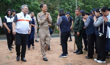 ศรีสะเกษนำส่วนราชการและฝ่ายท้องที่ท้องถิ่นให้กำลังใจครอบครัวทหารเหยียบกับระเบิด