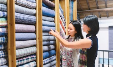 คนรุ่นใหม่สืบสาน ‘ผ้าทอฉงหมิง’ ปลุกมรดก 600 ปีของเซี่ยงไฮ้ให้กลับมามีชีวิตอีกครั้ง