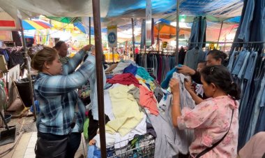 อุณหภูมิลดเหลือ 20 องศา คนขอนแก่นแห่ซื้อผ้ากันหนาวดันยอดขายพุ่ง