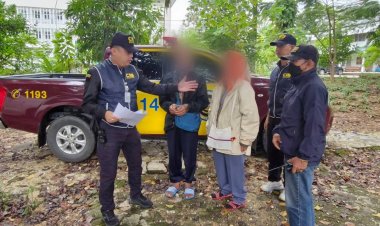 รวบสองผัวเมียรับจ้างส่งยาพอเจอจับแกล้งทำ "เจ้าเข้าทรงประทับร่าง"