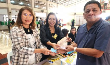 พิจิตรเลือกตั้งแบบนี้2ปีมีครั้งผู้มีสิทธิเข้าคูหารับบัตรลงคะแนนรับเงินสดทันที2,500บาทผู้ใช้สิทธิเนืองแน่น