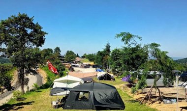 นักท่องเที่ยวแห่กางเต็นท์ยนอน "เขาแผงม้า"วังน้ำเขียวโต้ลมหนาว ชมกระทิงยามเช้า