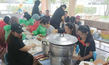 มรย. เปิดครัววันที่ 2 แจกข้าว-น้ำกว่า 900 ห่อ ซับน้ำตาเหยื่อน้ำท่วมยะลา