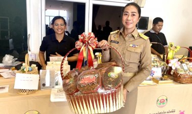 ยกสินค้าโอท็อปขึ้นชื่อเมืองปทุมธานีขายเป็นของขวัญปีใหม่กระตุ้นเศรษฐกิจ