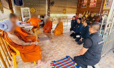 ป.ป.ส.บุกตรวจวัดอุทุมพรพิสัยพบพระฉี่ม่วง 3-ครอบครองปืน 1 รูป ก่อนจับสึกดำเนินคดี