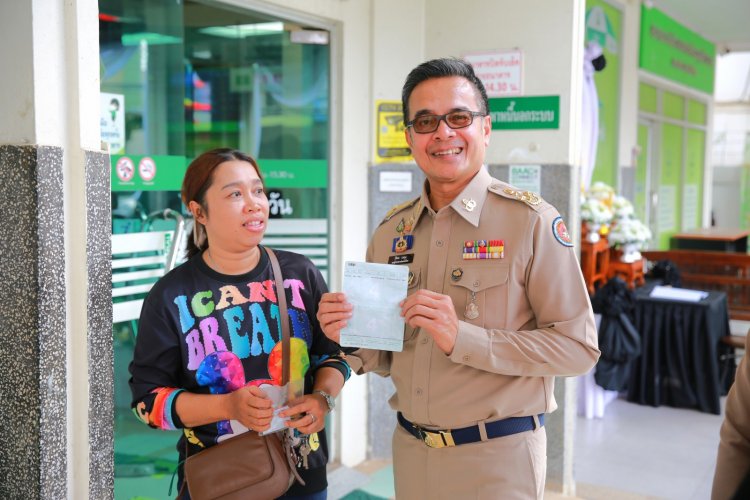 พิจิตรเศรษฐกิจคึกคักเงินเยียวยาผู้ประสบภัยน้ำท่วม116ล้านถึงมือชาวบ้านแล้ว