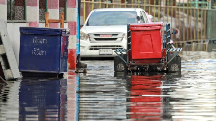 ผู้ว่าปทุมฯสั่งทุกภาคส่วนลุยแก้น้ำท่วมขังหลังฝนตกหนัก
