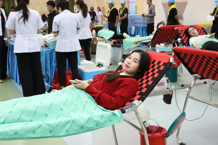 รพ.ปทุมธานี จัดกิจกรรมบริจาคโลหิต น้อมถวายอาลัยแด่สมเด็จพระพันปีหลวง