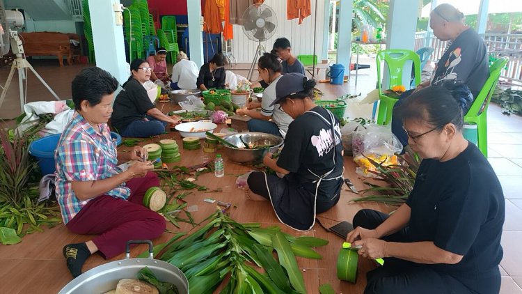 ชาวปราจีนฯฮิตทำกระทงวัสดุธรรมชาติเน้นรักษ์สิ่งแวดล้อมถวายความอาลัย
