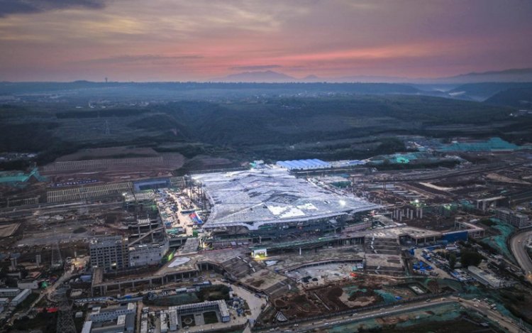 สถานีรถไฟความเร็วสูง ‘ซีอานตะวันออก’ ในส่านซี คาดรองรับผู้โดยสารกว่า 36 ล้านคนต่อปี