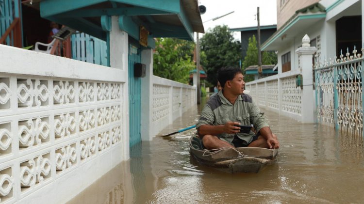 สามโคกท่วมไม่พัก หลังเขื่อนเจ้าพระยาเพิ่มการระบายน้ำ เอ่อท่วมชุมชนศาลาแดงเหนือ
