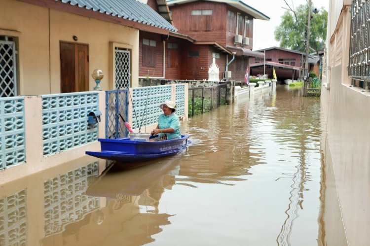 ชาวบ้านเชียงรากใหญ่สามโคกสุดช้ำหลังเขื่อนเจ้าพระยาปล่อยน้ำเพิ่ม ครวญแช่น้ำมา 3 เดือนแล้ว
