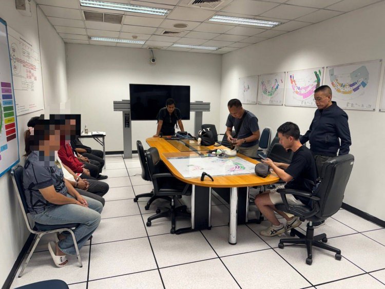 ตร. 191 ทลายแก๊ง "บัญชีม้า" กลางห้างดังชลบุรี! รวบ 5 ผู้ต้องหา ยึดเงินสดกว่า 1.2 ล้านบาท