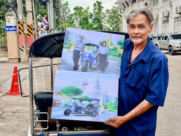 ผู้ว่าฯฉะเชิงเทรา-รองผู้ว่าฯเชิดชู“ลุงสมคิด”โชว์เฟอร์ขับตุ๊กตุ๊ก คนดีศรีเมืองแปดริ้ว