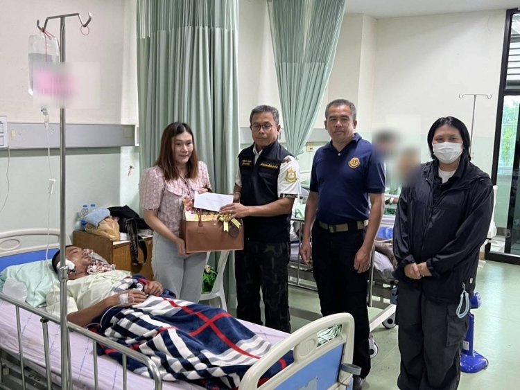 ผู้แทนกรมอุทยานฯรุดเยียวยาวเจ้าหน้าที่พิทักษ์ป่าภูเขียวถูกกระทิงขวิดบาดเจ็บ